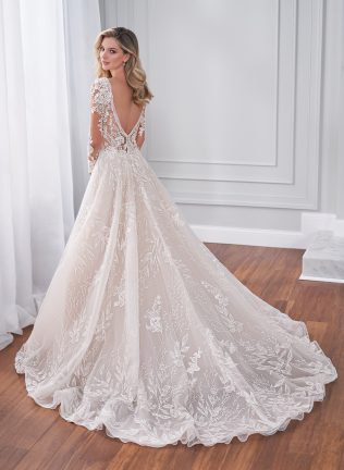 Trends We Love: Long Sleeve Wedding Dresses - Pretty Happy Love - Wedding  Blog | Essense Designs Wedding Dresses